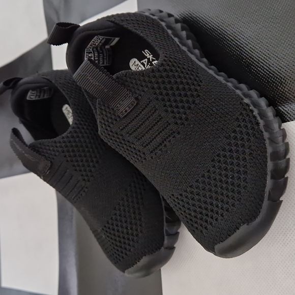 Skechers Elite Flex Memory Foam Sneakers (toddler size 6) - Picture 5 of 7